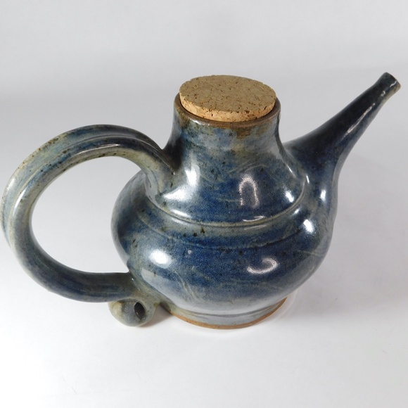 Artisan Handmade Stoneware Oil Vessel w Spout and Handle Tea or Coffee - Signed - Picture 2 of 10